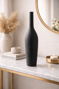 Vaza elegante y detalles dorados