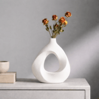 Vaso escultórico con rosas secas (1)